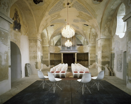 czech-pantons-2 Panton Chairs an Eames DSR's in