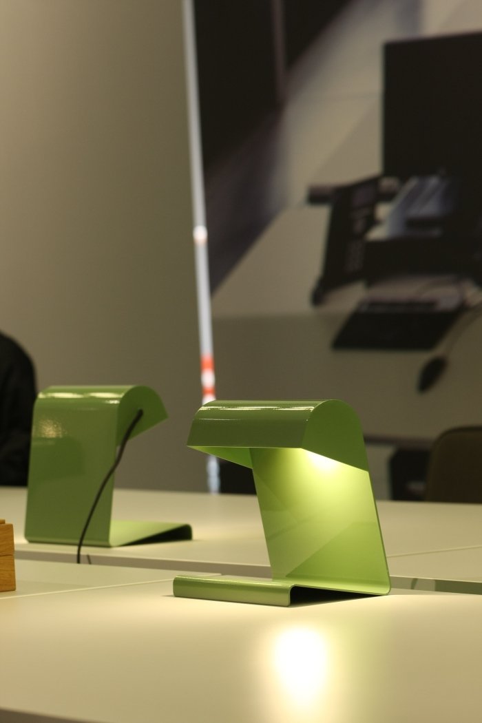 Orgatec Cologne 2014 Vitra Jean Prouve Lampe de Bureau Orgatec Cologne 2014 Vitra Jean Prouve Lampe de Bureau