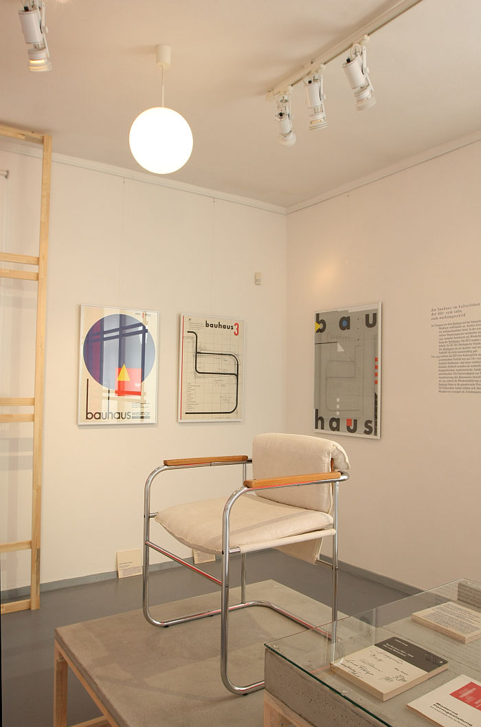 U steel tube chair by Lutz Rudolph for VEB Stima Stendal (1975), as seen at Shaping everyday life! Bauhaus modernism in the GDR, Dokumentationszentrum Alltagskultur der DDR, Eisenhüttenstadt