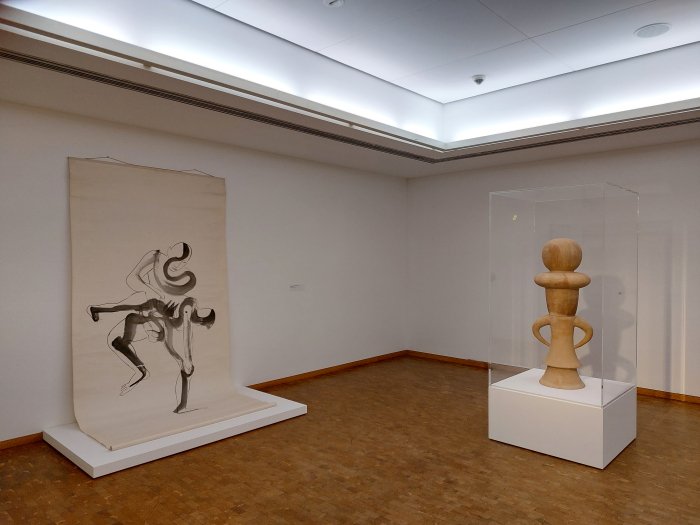 Peking Brush Drawing (l) and The Queen (r) by Isamu Noguchi, as seen at Isamu Noguchi, Museum Ludwig, Cologne