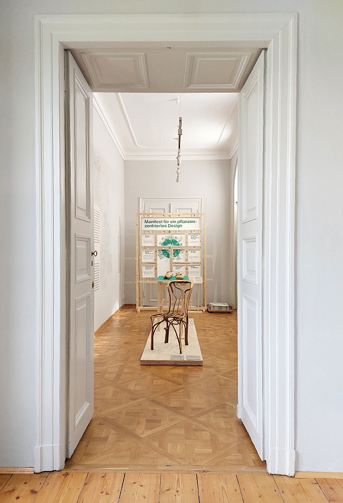 Studio d-o-t-s Manifesto for a Phyto-centred Design and The Edwardes Chair by Full Grown, essentially a tree grown as a chair thereby avoiding a lot of the carpentry and joinery, as seen at Plant Fever. Towards a Phyto-centred design, Schloss Pillnitz, Dresden