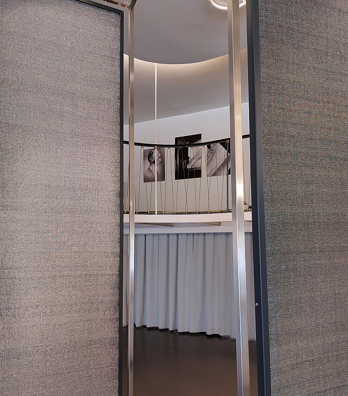 A double weave wall fabric developed by Otti Berger with the inclusion of cellophane, as seen at Otti Berger. Weaving for Modernist Architecture, Temporary Bauhaus-Archiv, Berlin