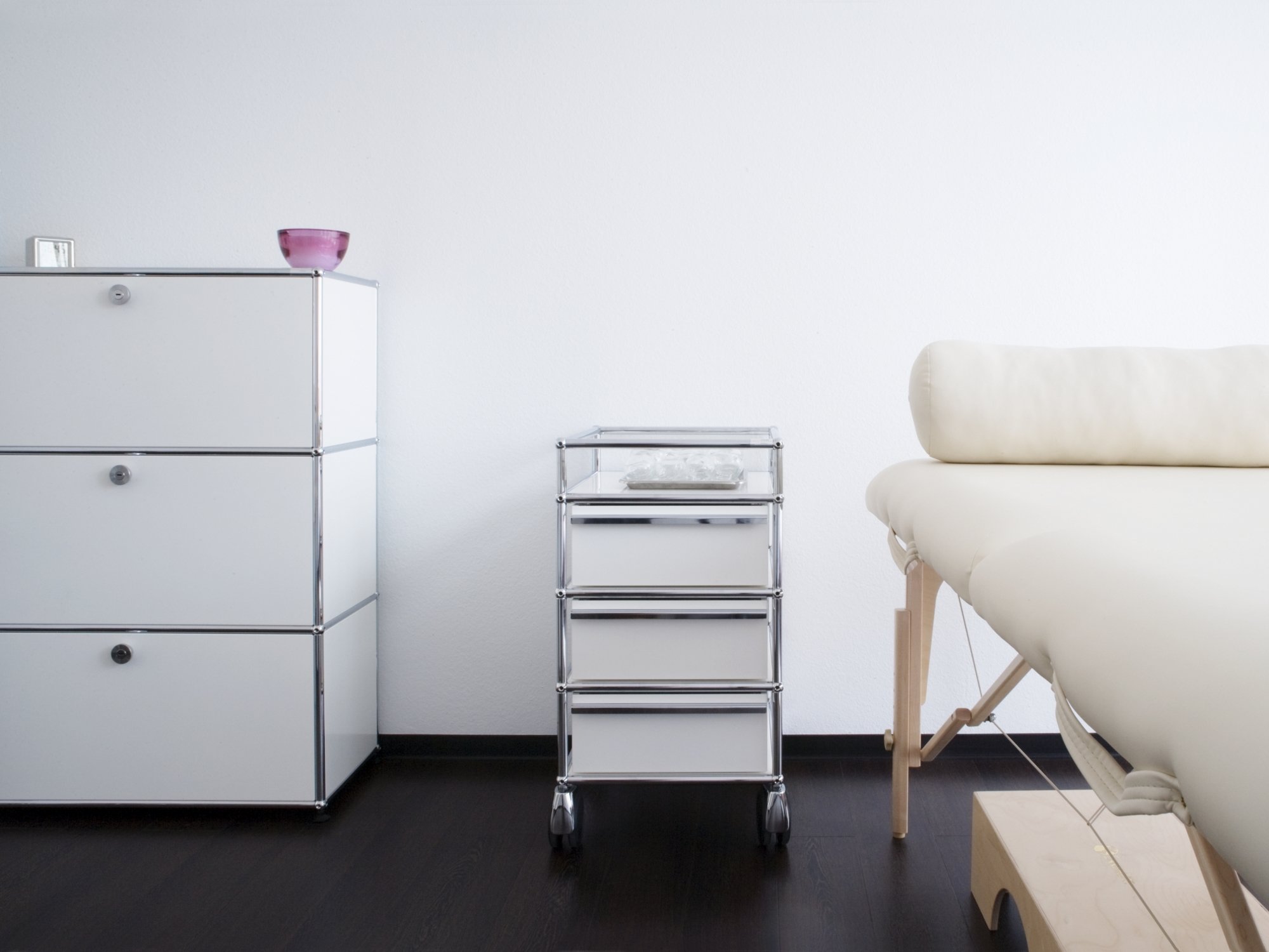 Medical practice furnishing with USM Haller