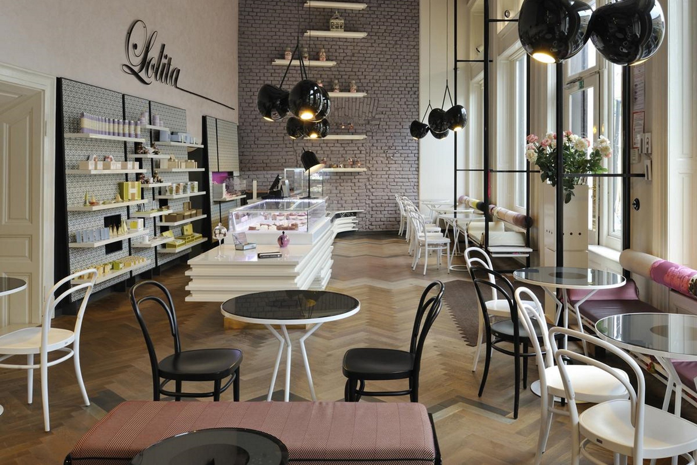 Intérieurs à la carte: restaurants, cafés and canteens with character
