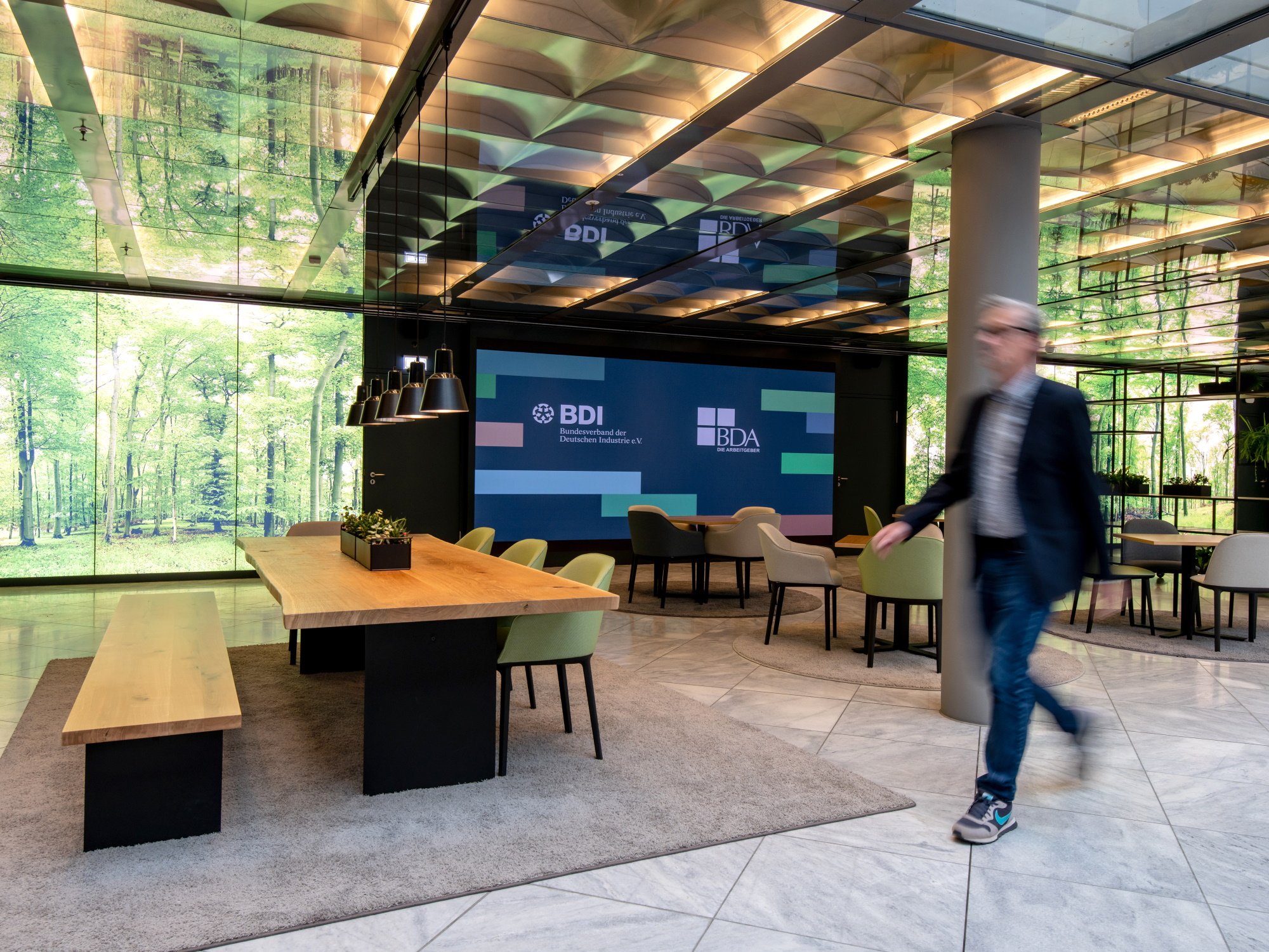 Whether for a coffee or as a meeting point at events - the lobby of the Federation of German Employers' Associations (BDA) and the Federation of German Industry (BDI)