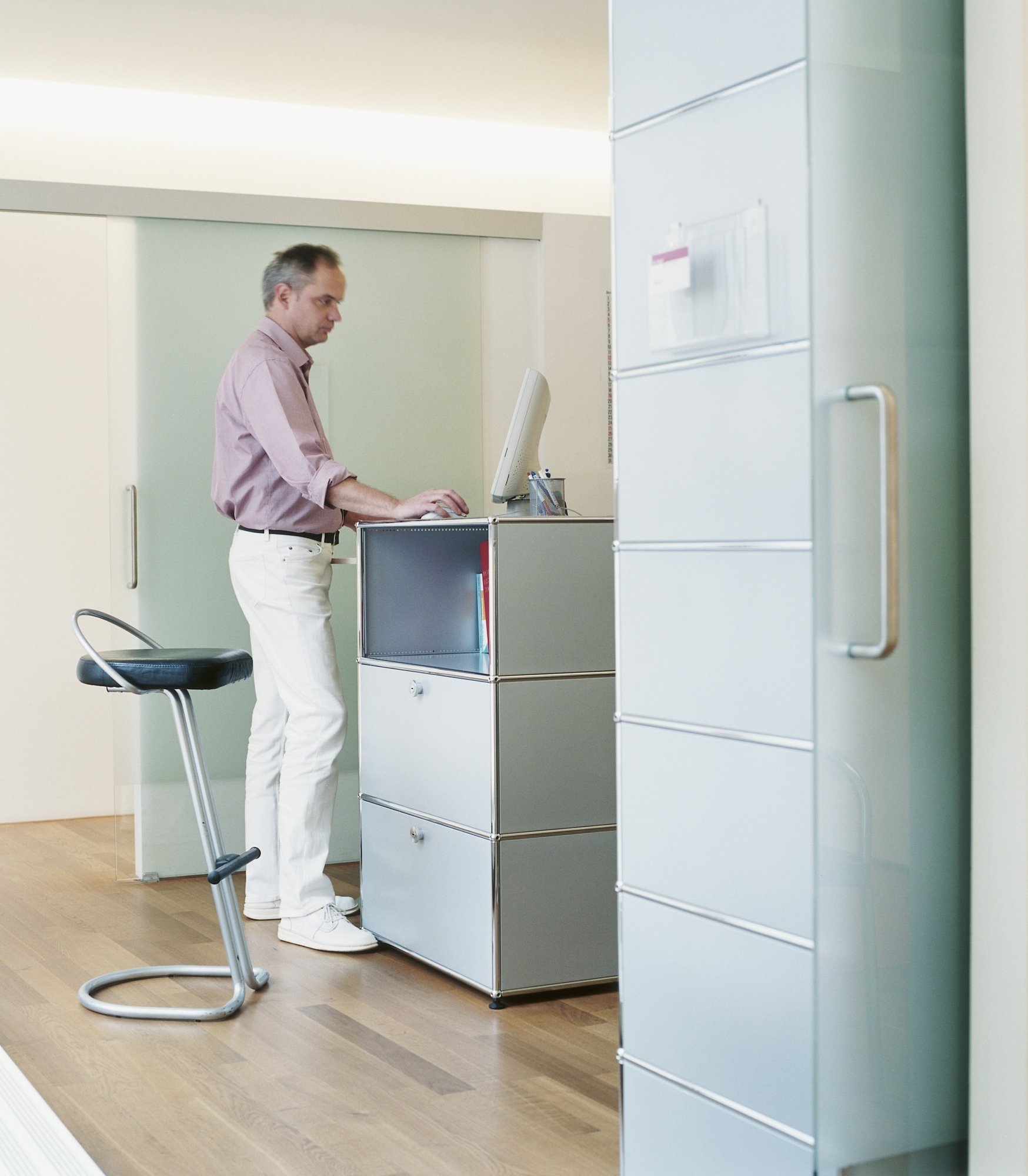 Medical practice with USM Haller reception counter