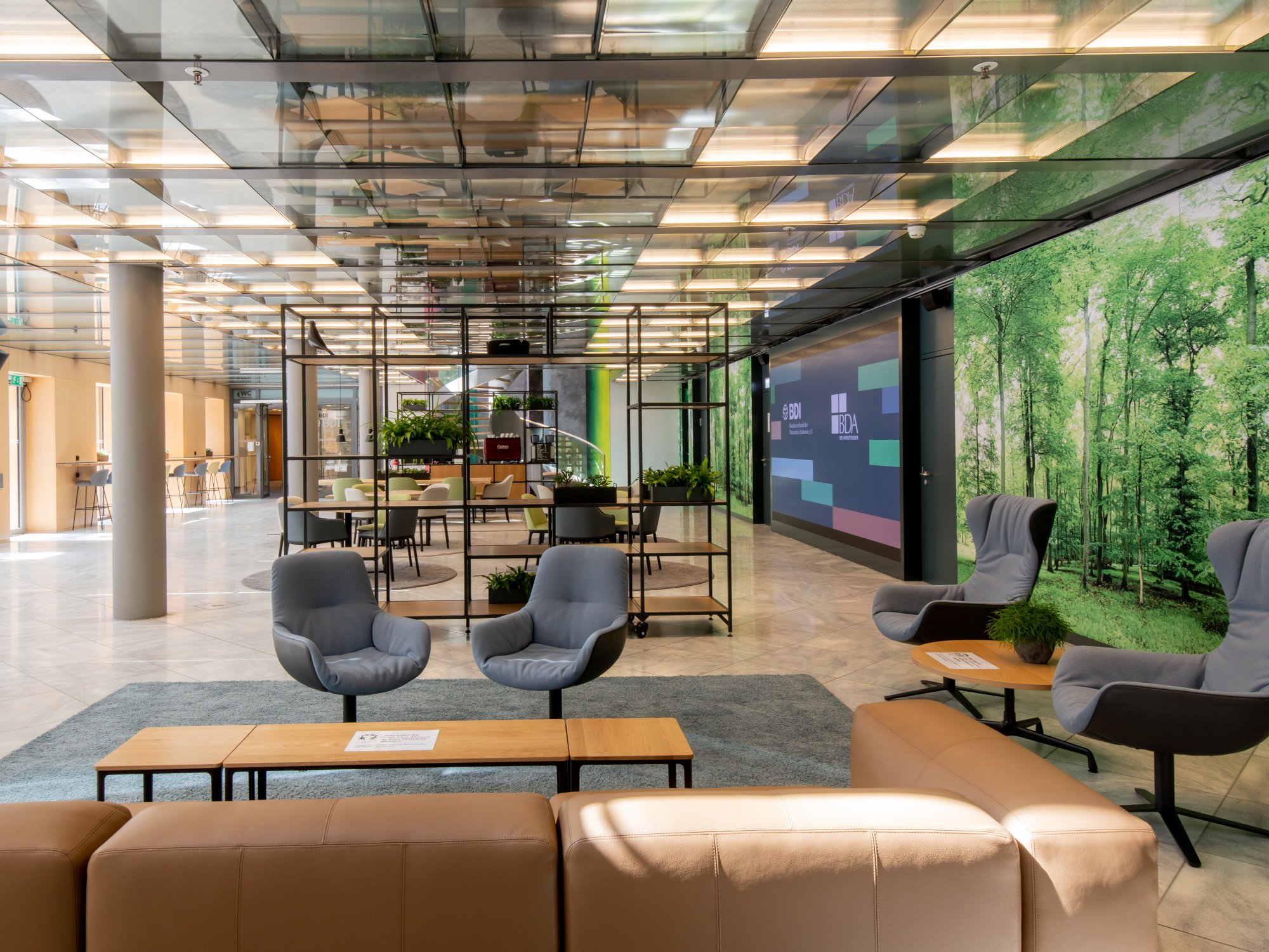 Take a seat in the reception hall of the Federation of German Employers' Associations (BDA) and the Federation of German Industry (BDI)