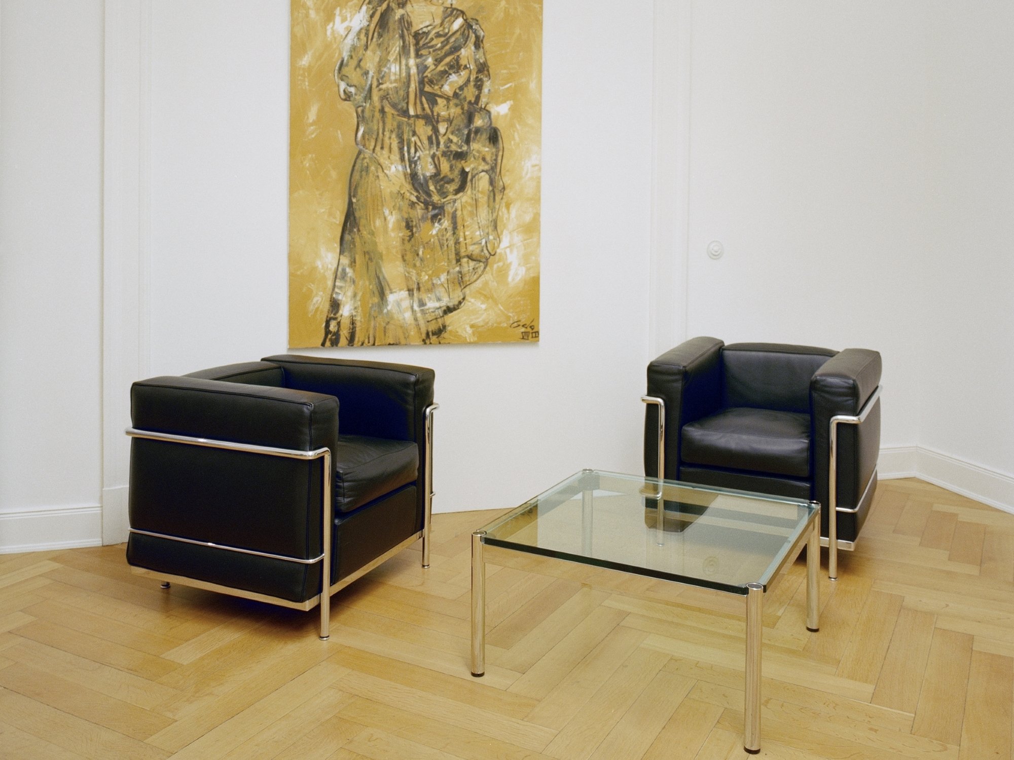Cassina and USM design classics in the waiting room